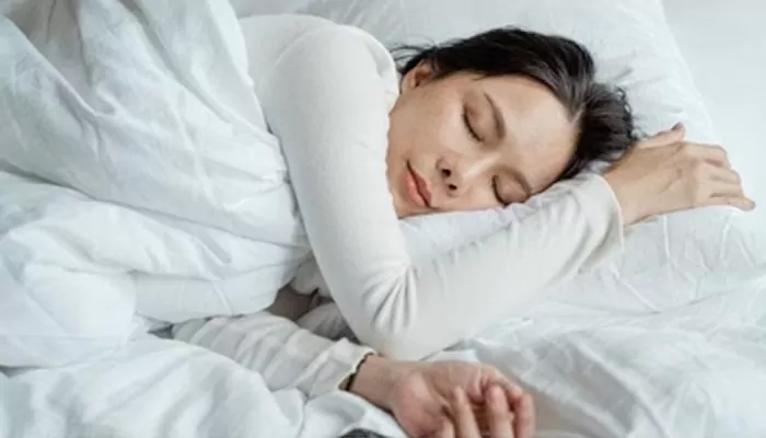 Disconnect to Reconnect: Breaking Phone Habit for Better Sleep as Midnight Scrolling Linked to Disease Risks